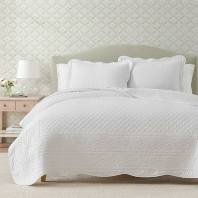 Martha Stewart Vintage Scallop Solid Cotton Reversible Quilt Set