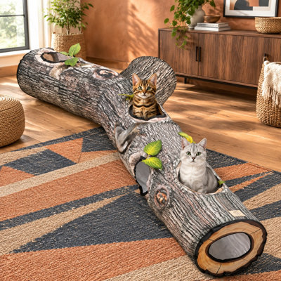 Mesurant 59 pouces de long, ce tunnel d'intérieur en forme de tronc d'arbre se plie pour un rangement facile et est conçu pour que les grands chats, les chatons et autres petits animaux puissent se poursuivre et jouer.
