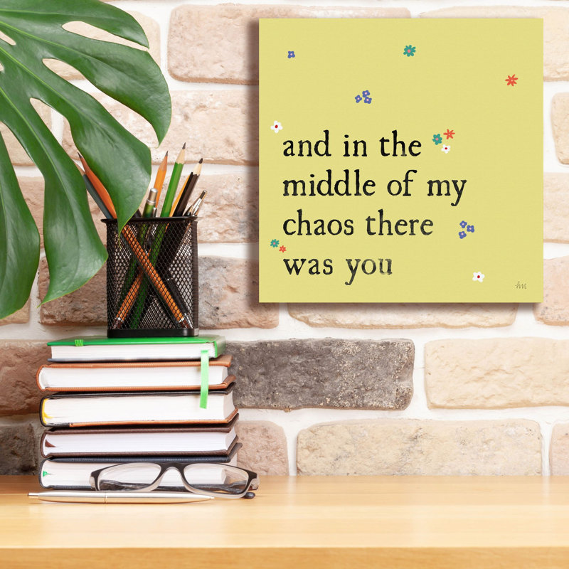 «Simple Romance 1 Colorful» par Laura Marshall, art mural sur toile, H 12 po x l 12 po x P 0,75 po