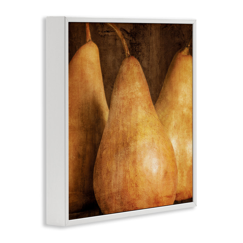 «Rustic Vintage Pears», art de la giclée encadrée par Caroline Kelly, Estampe numérique encadrée blanc bord de mer