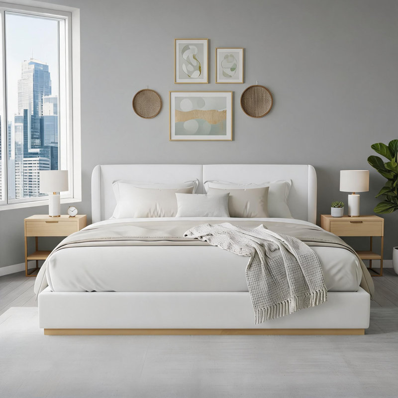 Très grand lit plateforme tapissier, base de lit à oreilles avec revêtement en tissu blanc cassé et base en bois fermée