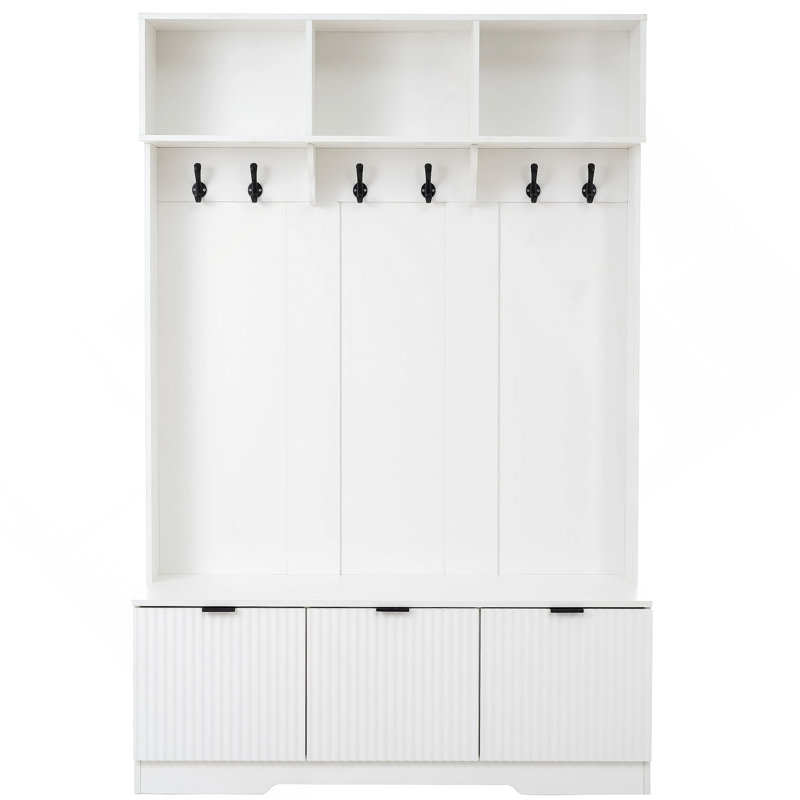 Deux comptoirs, trois armoires et trois étagères de rangement, blanc chaud
