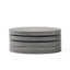 Table basse ovale rotative avec des couches et des surfaces d'aspect contemporain