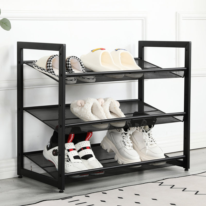 Étagère à chaussures à 3 niveaux en métal noir pour porte d'entrée et espaces restreints, étagères en maille large, 2 options d'inclinaison, embouts en caoutchouc antidérapants, installation simple et gain de place, rangement d'entrée avec hauteur sous plafond plus élevée