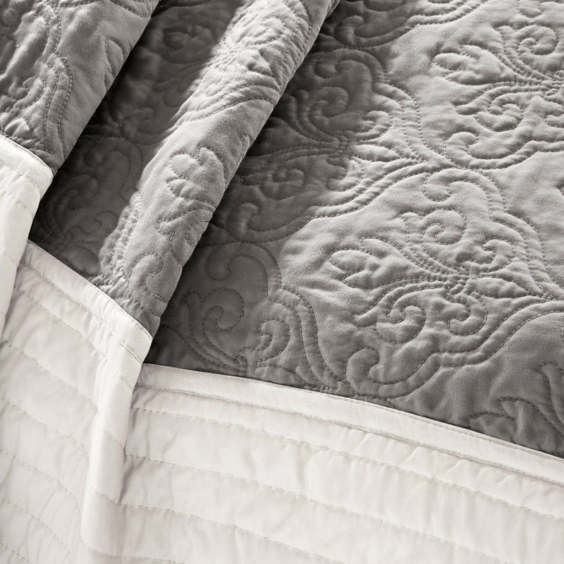 49ec33f51 Comforter