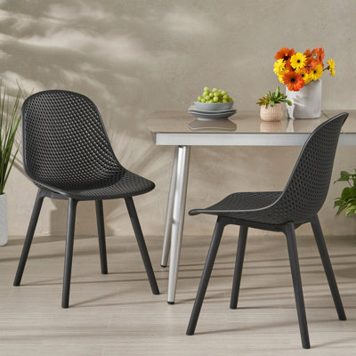 Chaise noire - Posey avec chaise Posey, motif à mailles losangées résistant aux intempéries