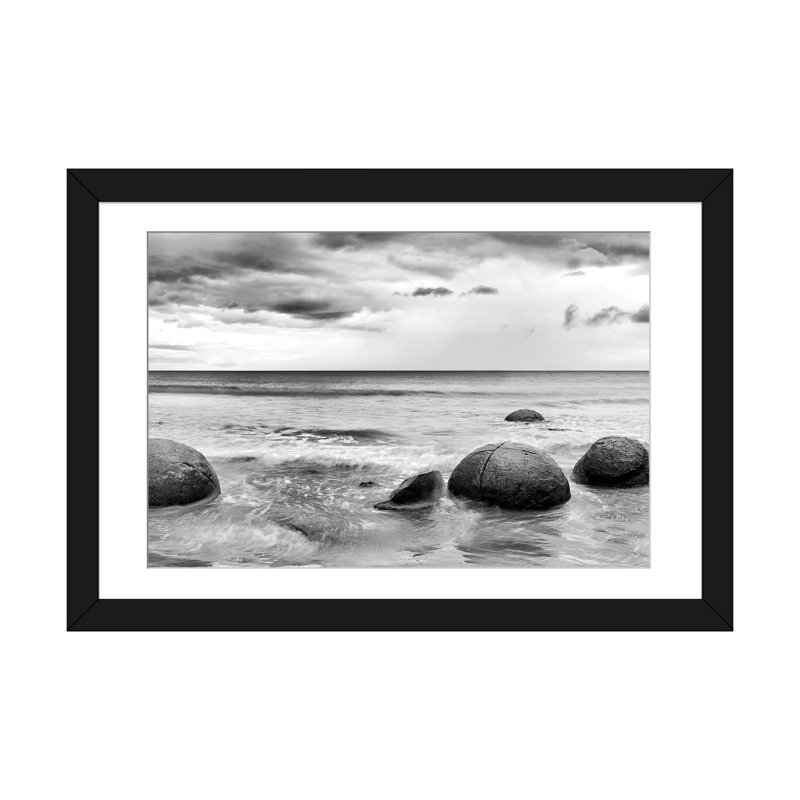 « beach rocks i », reproduction de photo sur toile, Papier d'art encadré noir, Blanc, H 24 po x l 32 po x P 1 po