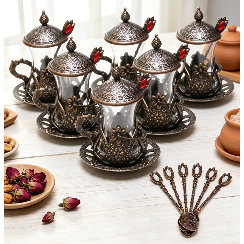 Ensemble de 6 verres à thé faits à la main avec couvercles et cuillères à thé en prime, motifs traditionnels en cuivre, verres à thé du Moyen-Orient élégants pour une expérience thé authentique