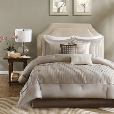 Édredon grand taupe 7 pièces Charmeuse, coussins décoratifs et taies décoratives Charmeuse