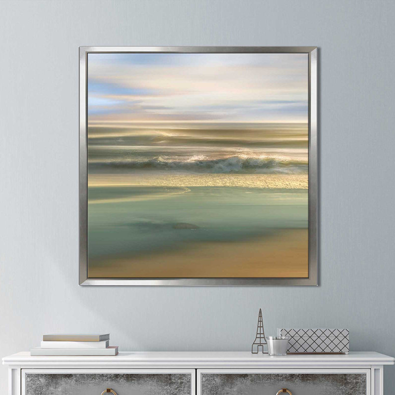 «Topaz Light», reproduction, H 21,5 po x l 33,5 po x P 2 po, Cadre flottant argent