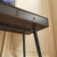 Bureau Mid-Century, bureau d'écriture moderne avec tiroirs, bureau d'ordinateur multifonctionnel noyer et gris foncé