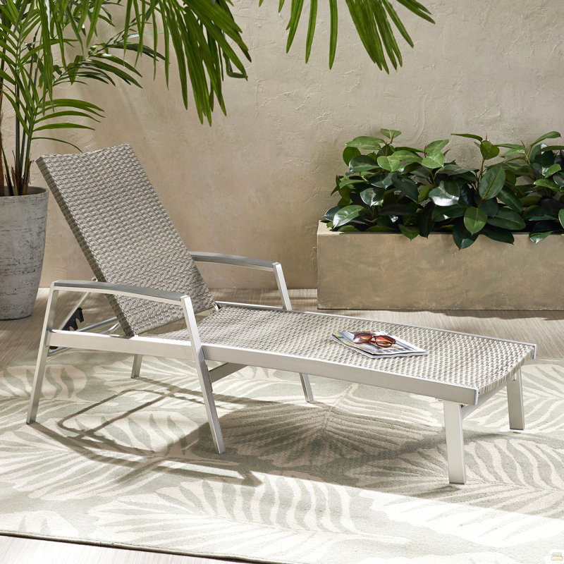 Chaise Lounge