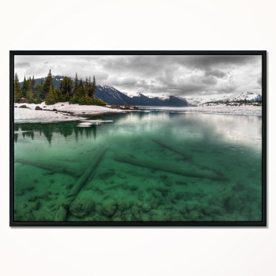 «Crystal Clear Lake and Mountains», reproduction de photo sur toile tendue