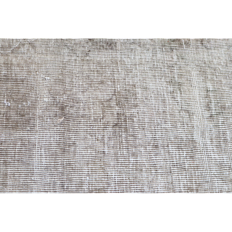 Elegant Neutral Tone Area Rug With Minimalist Design Perfect For Modern Home Decor Crafted From Soft And Durable Fabric