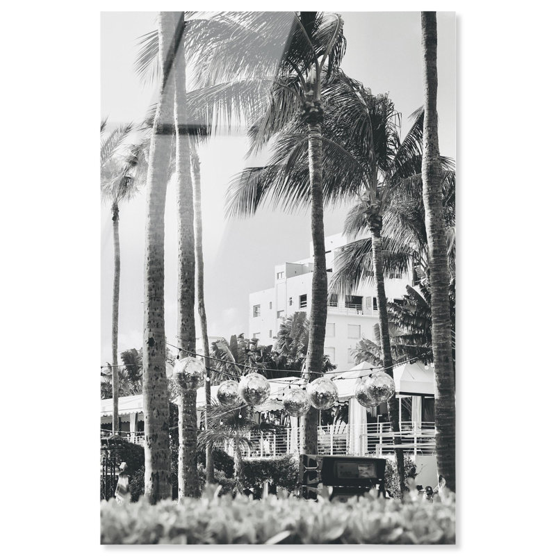 Impression sur disque Disco by the beach par Notoriart, prête à être accrochée, H 36 po x l 24 po