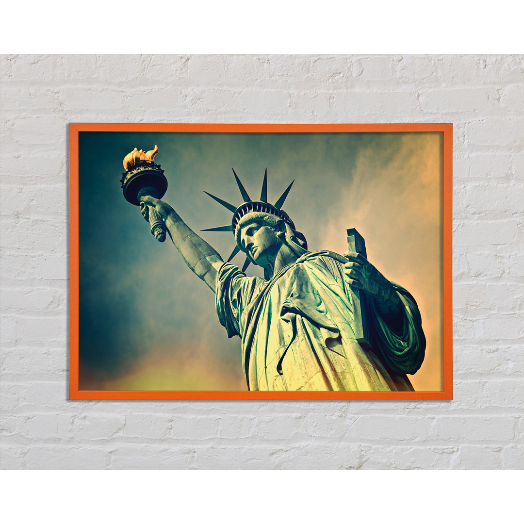 Gerahmtes Poster Aniaya Statue Of Liberty Skies