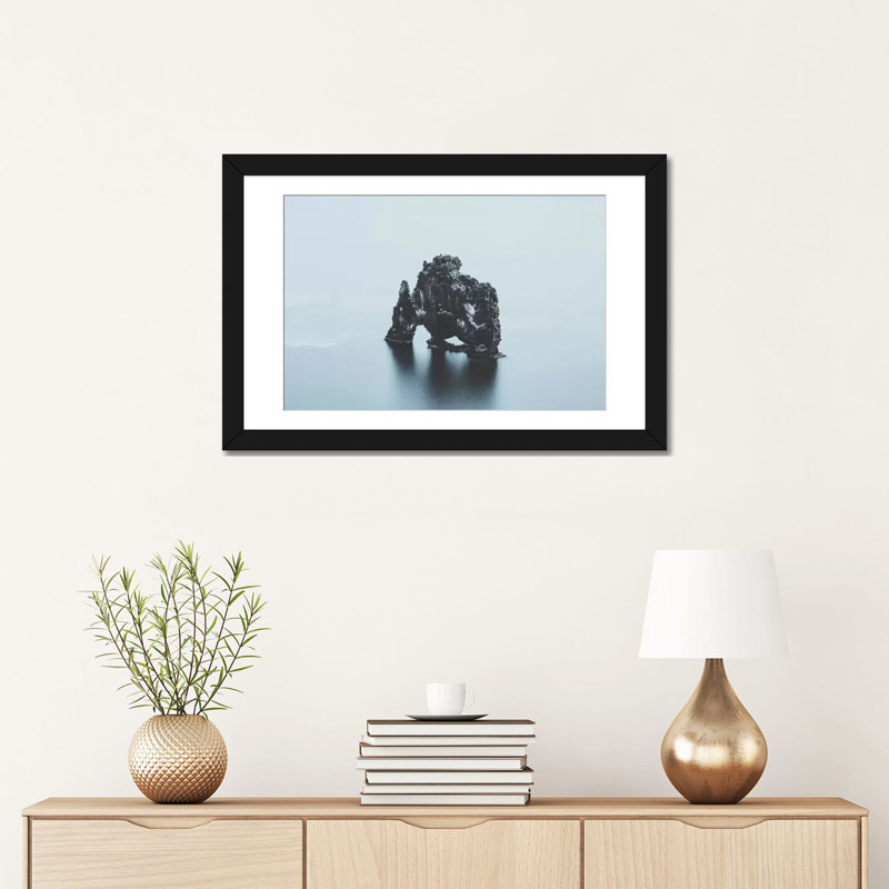 Impression sur toile tendue, "Hvitsert", Islande I par Luke Anthony Gram, Papier d'art encadré noir, Blanc