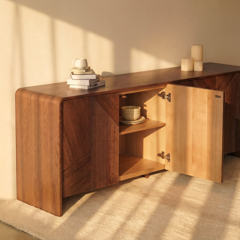 Buffet Vista en chêne blanc avec portes à lattes sculptées 84 po, armoire de rangement moderne brun, Brun