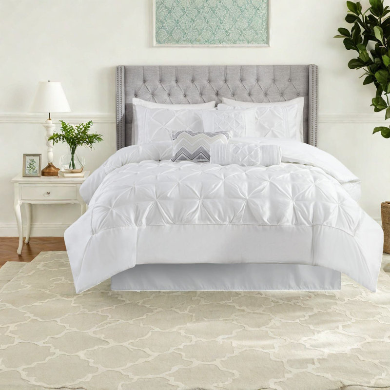 Ensemble de literie élégant 7 pièces en polyester hypoallergénique blanc capitonné pour les chambres à coucher modernes