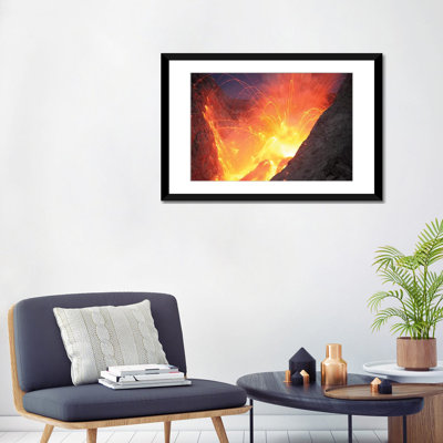 « strombolian typeing of batu tara volcano, indonésie vi », reproduction de photo sur toile