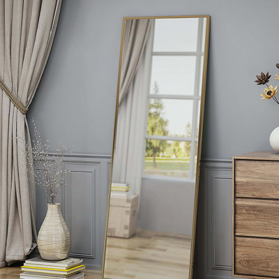 Miroir pleine grandeur à cadre doré - reflet élégant pour toute pièce