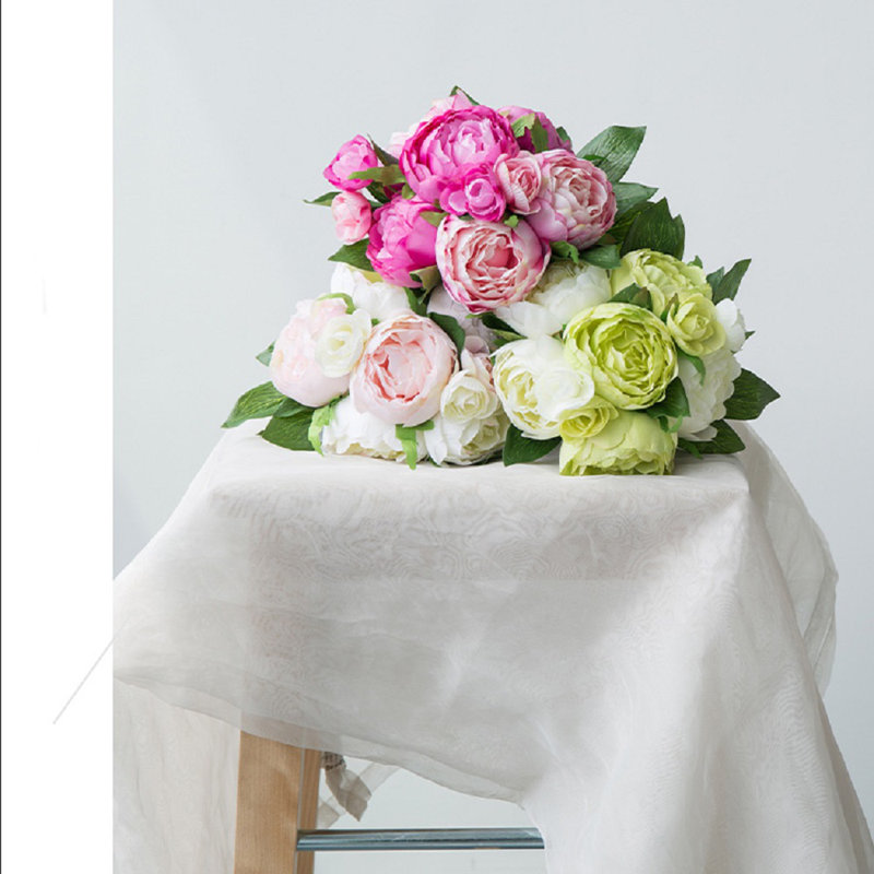 Arrangement floral pivoine dans un vase