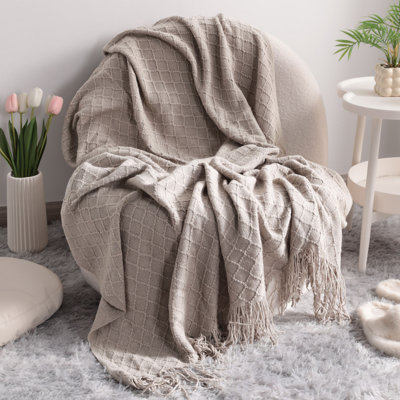 Lightweight, soft and comfortable decorative acrylic knitted blanket