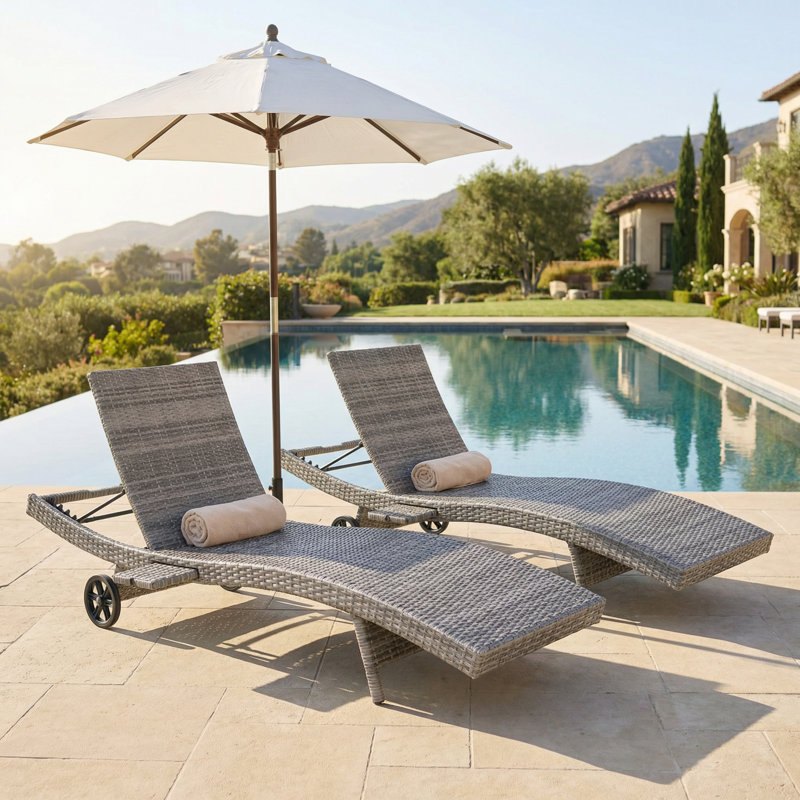 Ensemble de chaise longue de 80 po en osier de patio, fauteuil inclinable d'extérieur en rotin avec roulettes, table d'appoint coulissante, dossier réglable pour le bord de la piscine