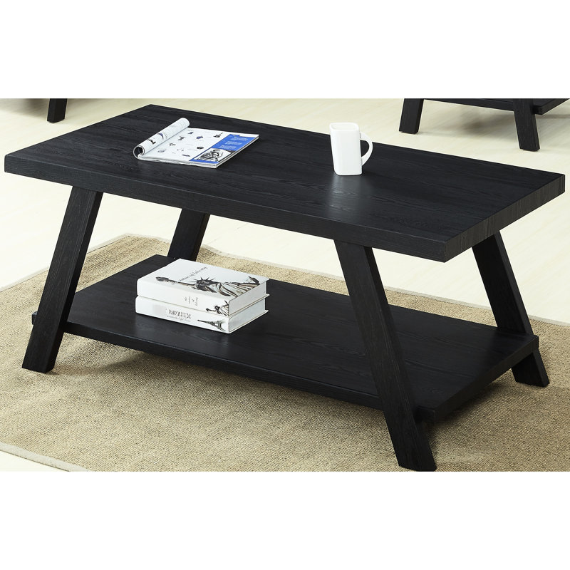Table basse contemporaine en bois à finition noire avec tablette et pieds élégants à angle large pour un rangement supplémentaire en noir, offrant des qualités de pieds supplémentaires