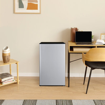 Magic Chef 4.4-cu. ft. Mini Refrigerator with Freezer Compartment