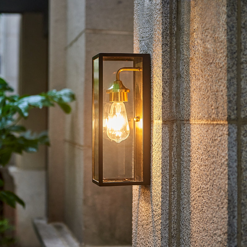 Quashun Wall Light