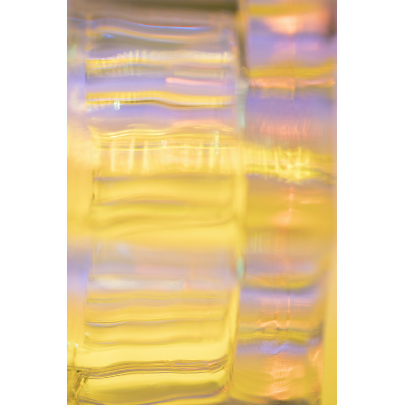 «Sunny Glass II» par Renee W. Stramel - peinture sur toile tendue, H 36 po x l 24 po