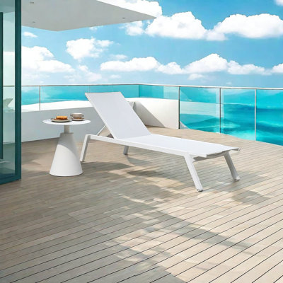 Chaise longue de piscine d'extérieur moderne