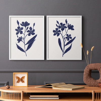 «Indigo Botanical Study I», reproduction encadrée de qualité supérieure - prête à être accrochée - aucun clou requis - aucun clou requis