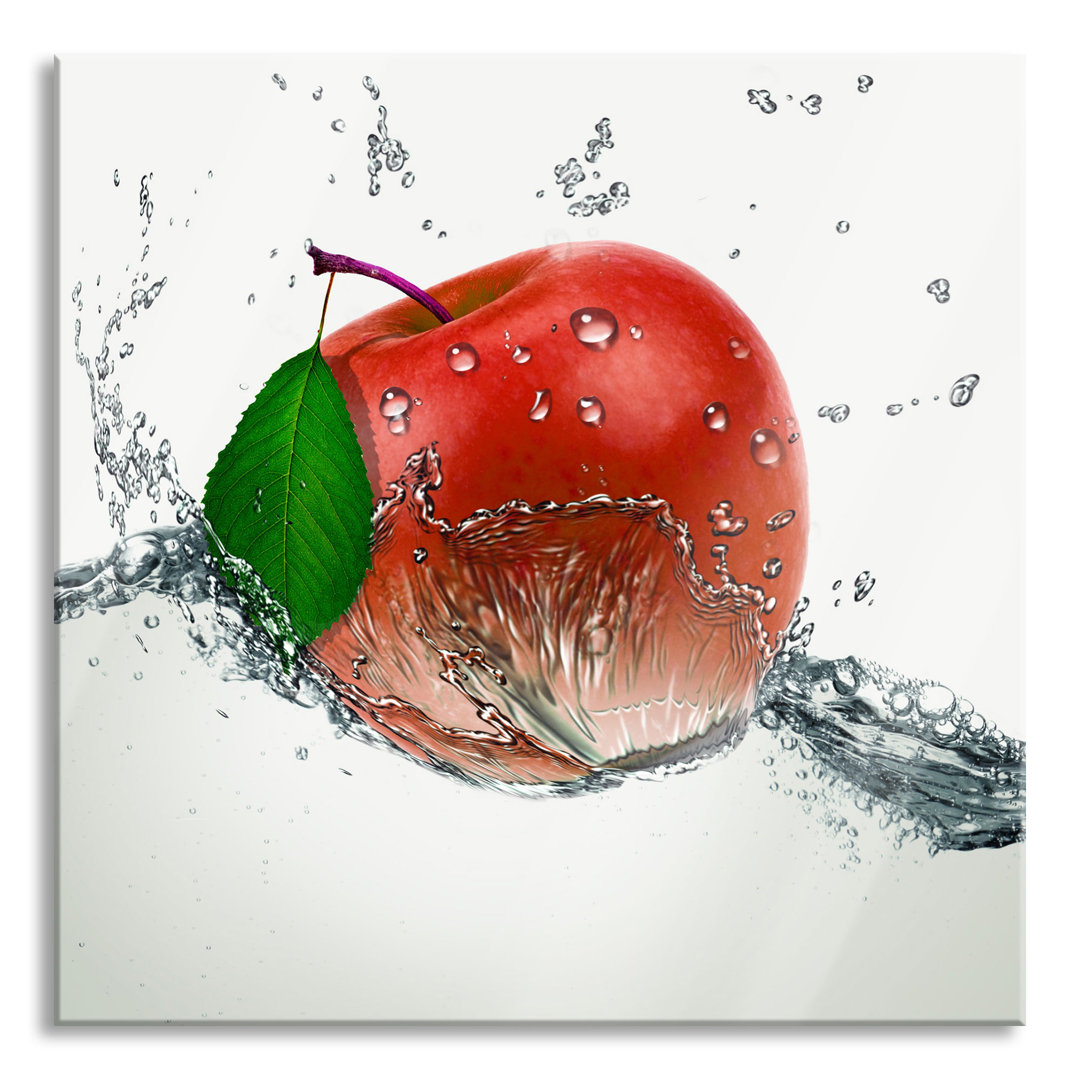 Ungerahmtes Foto auf Glas "Delicious Apple Falling in Water"