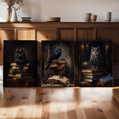 Ensemble de 3 affiches encadrées, Trio mystique sur toile - Chat noir enchanté, corbeau, hibou, livres anciens, bougies, style gothique dark academia, idéal pour le salon, la chambre ou le bureau, décoration d'Halloween ou ambiance sorcière.