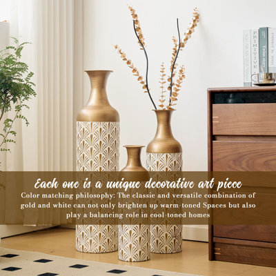 Ensemble de 3 grands vases décoratifs en métal