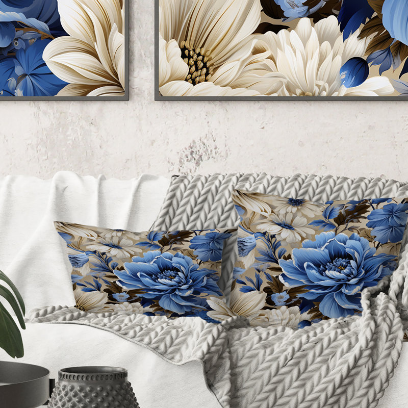 Coussin décoratif à motif floral V - Renaissance Blue Florals, H 16 po x l 16 po