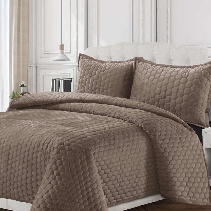 Lugano Quilt, King Quilt + 2 King Shams, Taupe