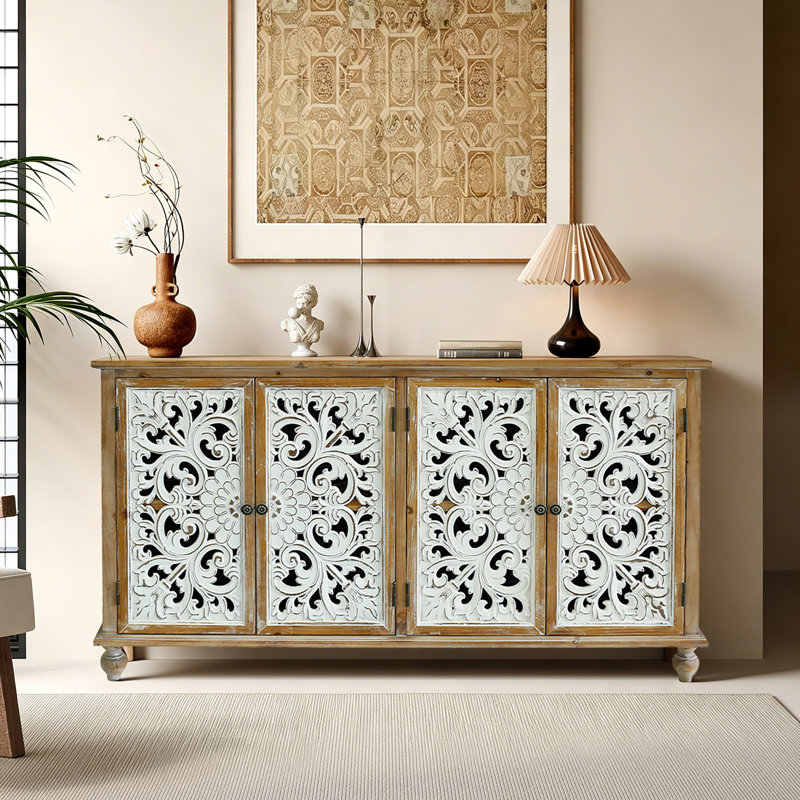 Buffet 60 po en bois sculpté Farmhouse, 4 portes avec portes à découpes florales et pieds tournés