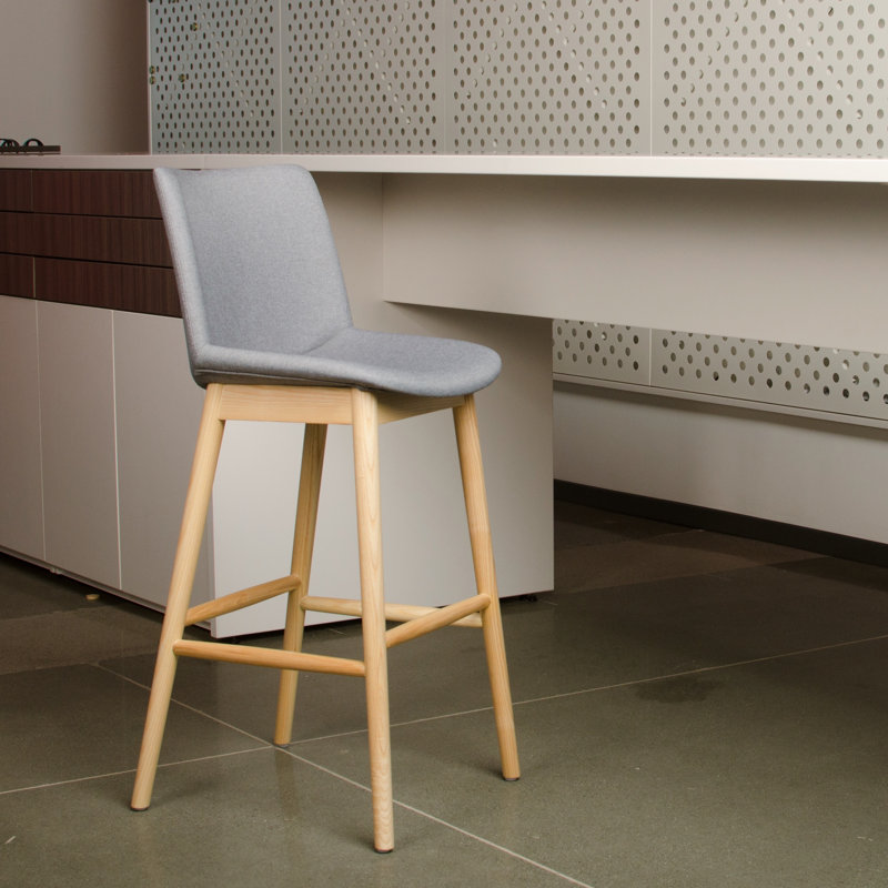 Tabouret de bar en bois massif System avec structure solide, mousse haute densité, dossier incurvé, gris