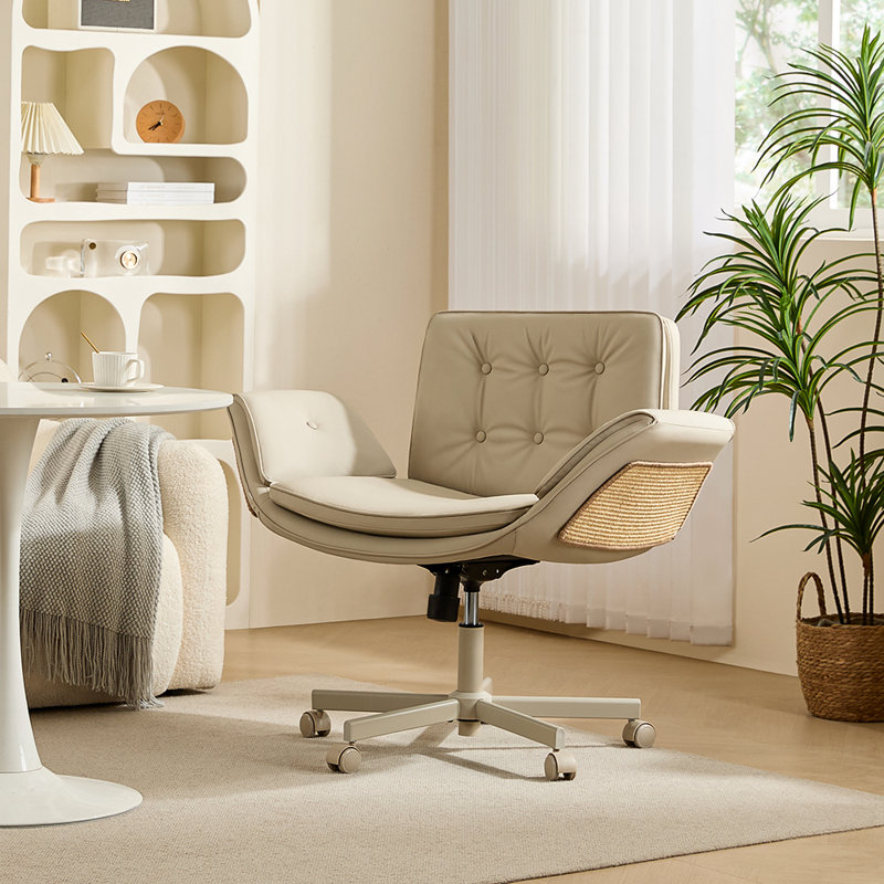 Chaise Criss Cross avec accoudoirs rabattables et siège large, Crème