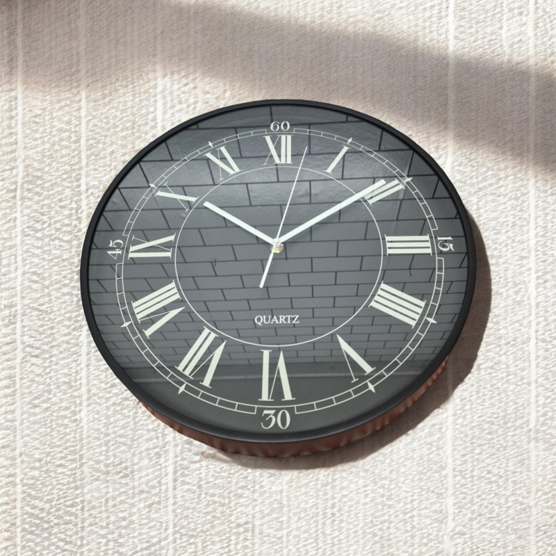 Geko Wall Clock, Black