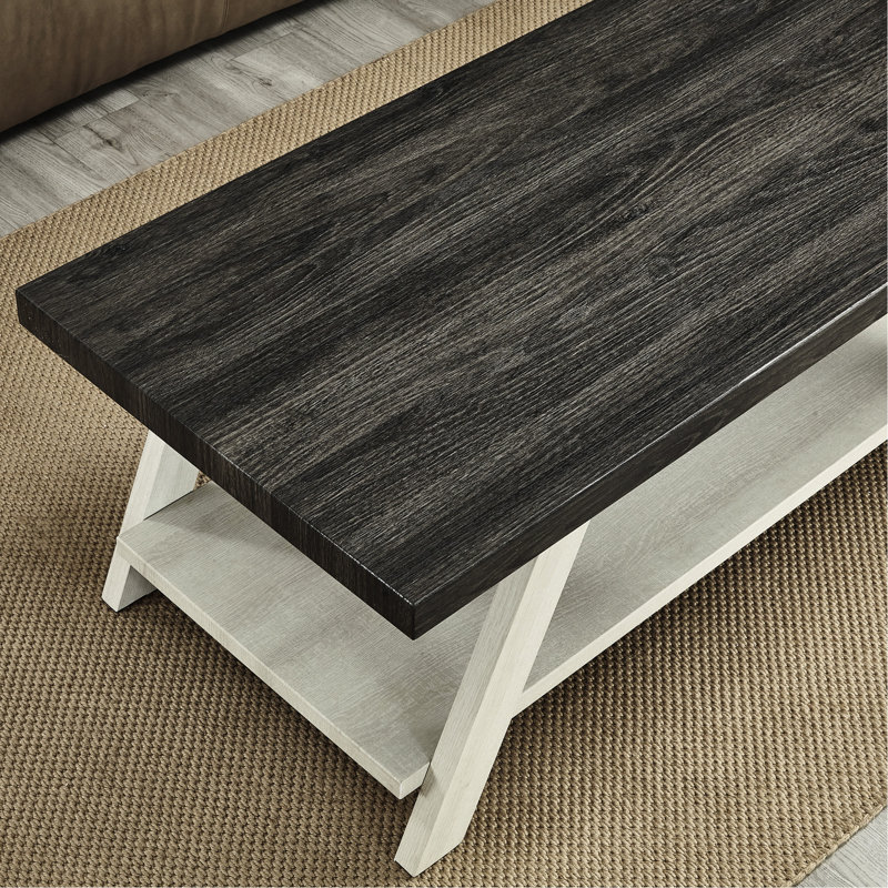 Table basse contemporaine en bois avec tablette - 3 modèles rectangulaires beige et anthracite, style vieilli.