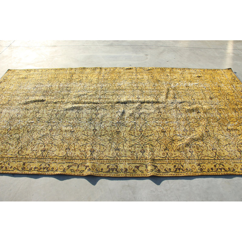 Tapis turc tissé à la main idéal pour le salon et la salle à manger dans des tons neutres pour les intérieurs classiques et contemporains