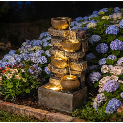 Fontaine cascade de jardin