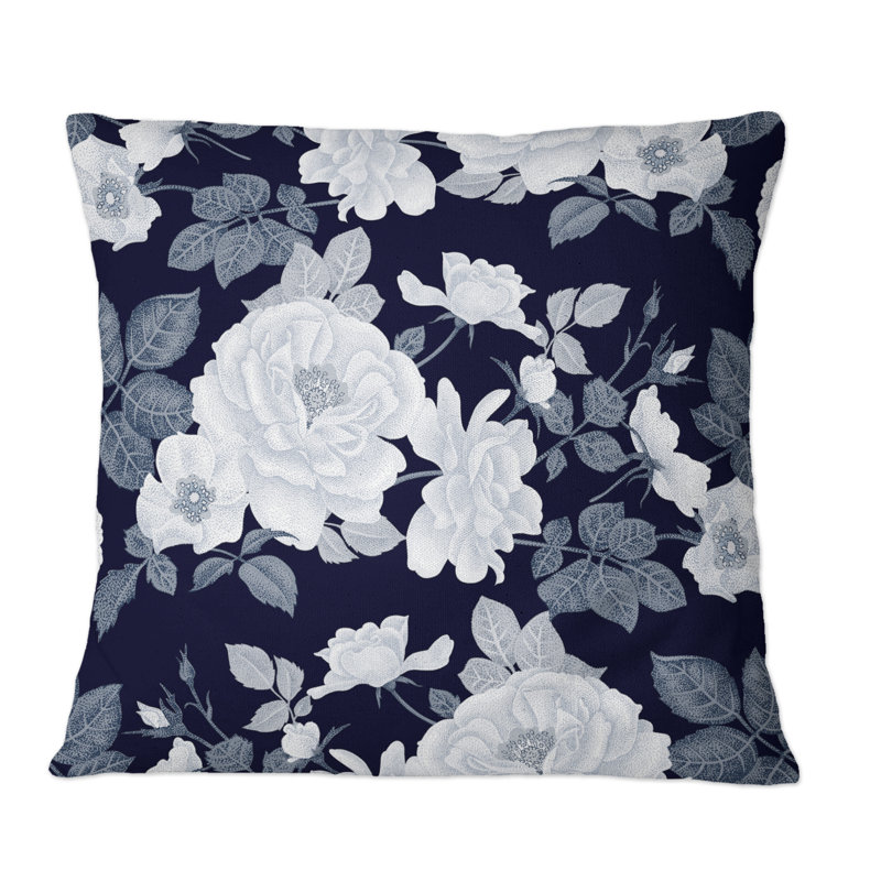 Coussin décoratif à motif de roses blanches dans des tons de gris II, 16 po x 16 po