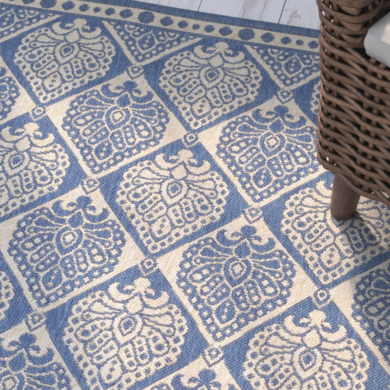Arneshia Geometric Blue/Ivory Indoor / Outdoor Area Rug, Rectangle 4' x 5'7"