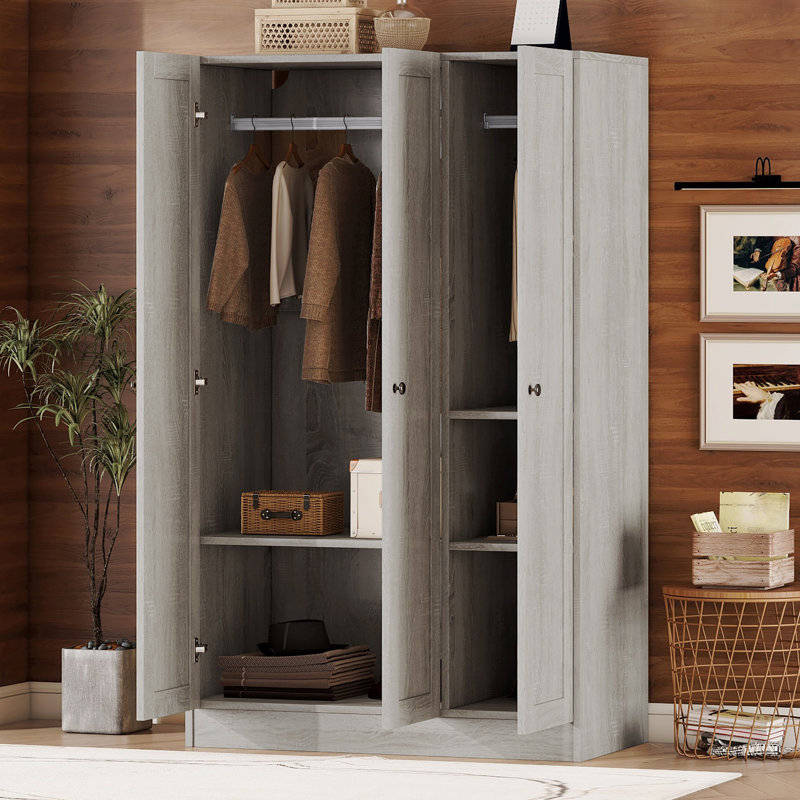 Armoire à 3 portes avec tablettes