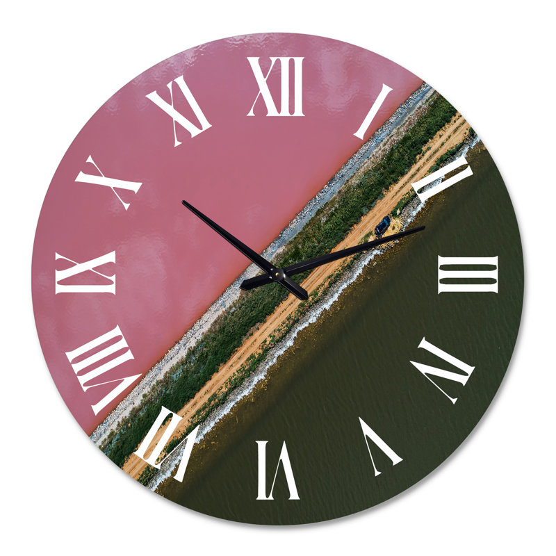 Vue aérienne du lac Rose - horloge murale traditionnelle, Moyen